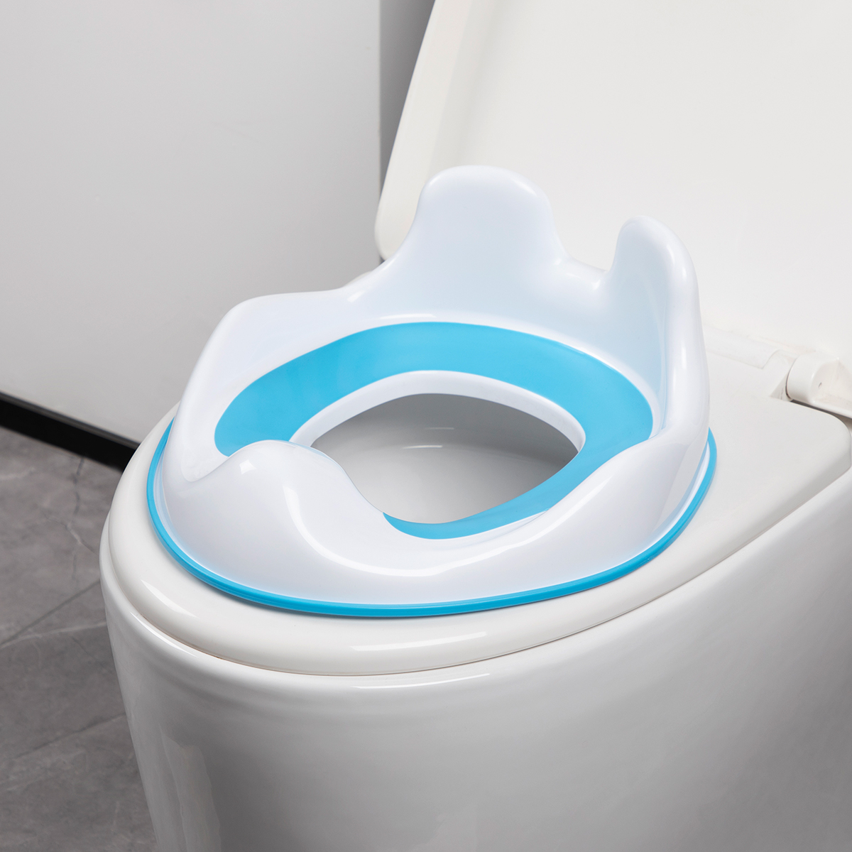 Baby crown toilet seat with handle